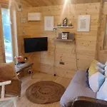 Chalet Luxury Log With Wood Fired Hot Tub Moville