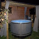 Chalet Luxury Log With Wood Fired Hot Tub