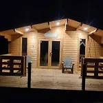 Luxury Log With Wood Fired Hot Tub Chalet