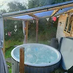 Luxury Log With Wood Fired Hot Tub Moville