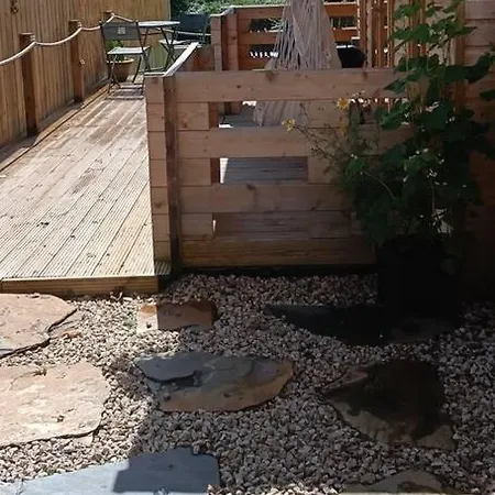 Luxury Log With Wood Fired Hot Tub * Moville