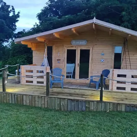 Luxury Log With Wood Fired Hot Tub