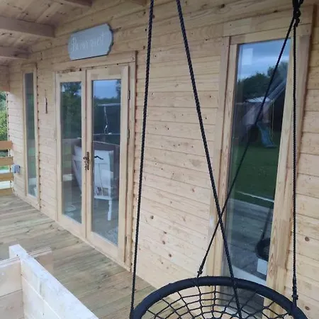 Luxury Log With Wood Fired Hot Tub * 莫维尔