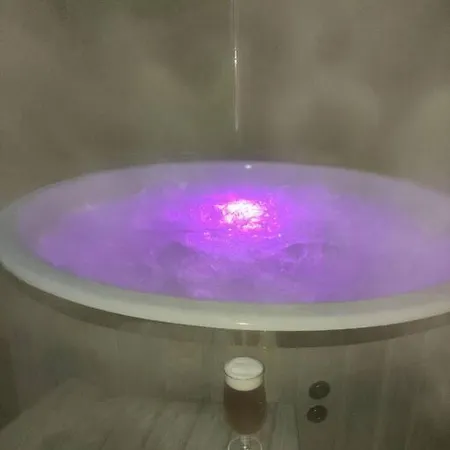 Luxury Log With Wood Fired Hot Tub Alpesi faház *