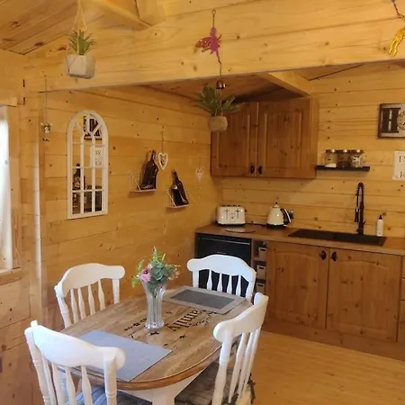 Luxury Log With Wood Fired Hot Tub Moville