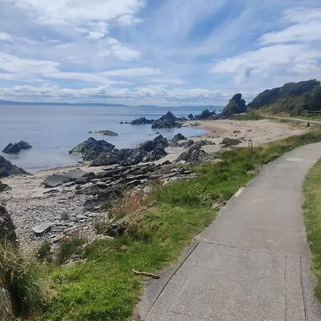 Luxury Log With Wood Fired Hot Tub 木屋 *