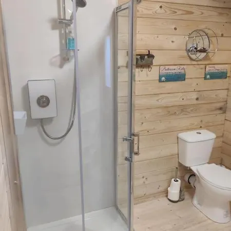 Chalet Luxury Log With Wood Fired Hot Tub *