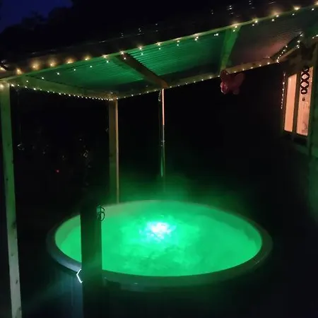 Luxury Log With Wood Fired Hot Tub