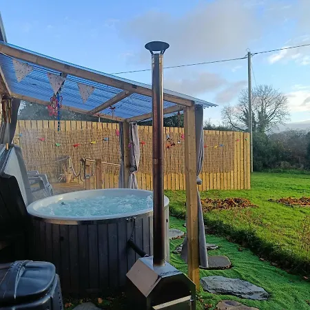 Chalet Luxury Log With Wood Fired Hot Tub *