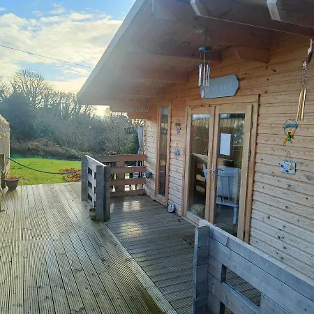 Luxury Log With Wood Fired Hot Tub
