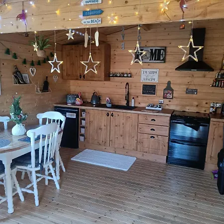 Luxury Log With Wood Fired Hot Tub 木屋 莫维尔