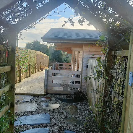 Horská chata Luxury Log With Wood Fired Hot Tub Moville