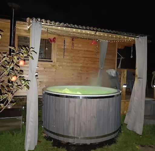 Luxury Log With Wood Fired Hot Tub Шале