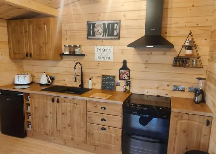 Luxury Log With Wood Fired Hot Tub