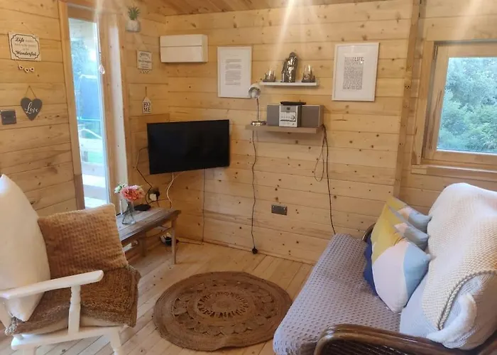 Шале Luxury Log With Wood Fired Hot Tub Мовилл