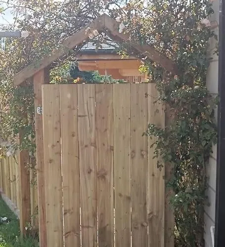 Luxury Log With Wood Fired Hot Tub
