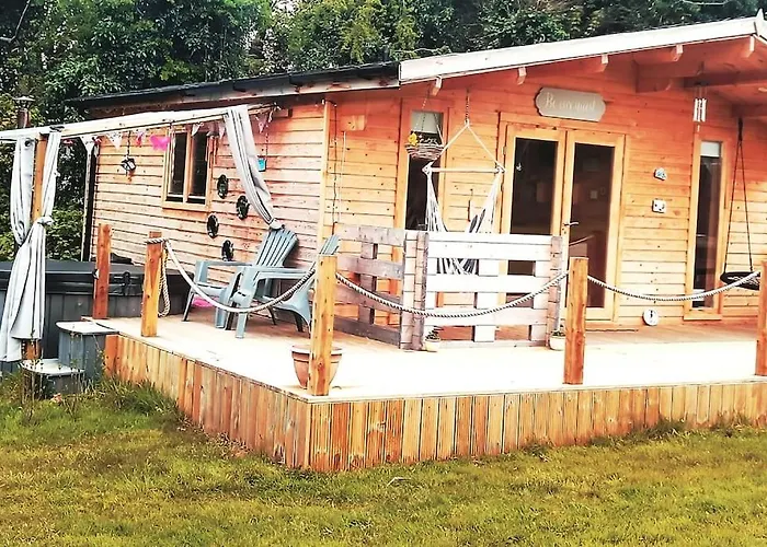 Шале Luxury Log With Wood Fired Hot Tub *