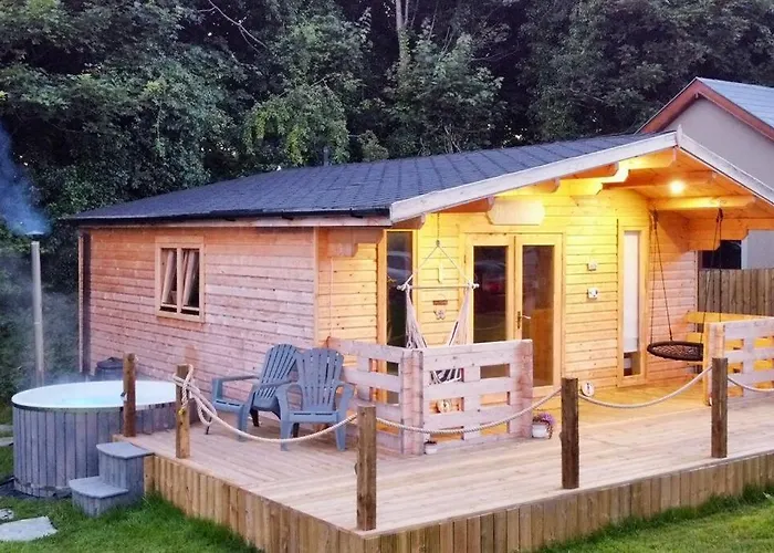 Luxury Log With Wood Fired Hot Tub