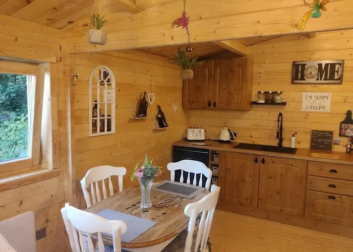 Luxury Log With Wood Fired Hot Tub Мовилл