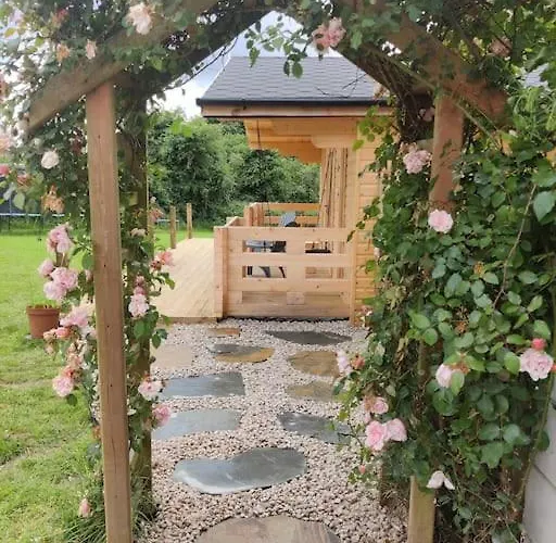 Luxury Log With Wood Fired Hot Tub Шале Мовилл