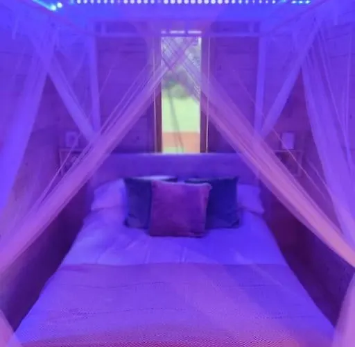 Luxury Log With Wood Fired Hot Tub Шале Мовилл