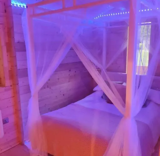 Luxury Log With Wood Fired Hot Tub Шале