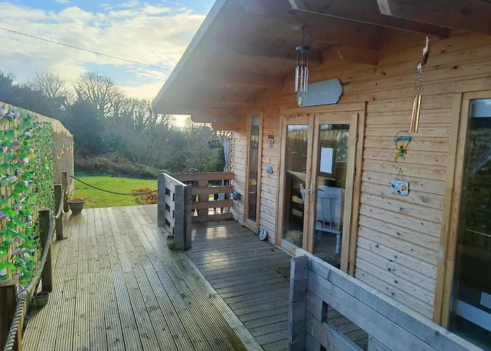 Luxury Log With Wood Fired Hot Tub