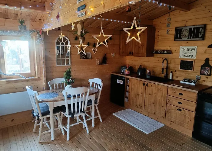 Шале Luxury Log With Wood Fired Hot Tub