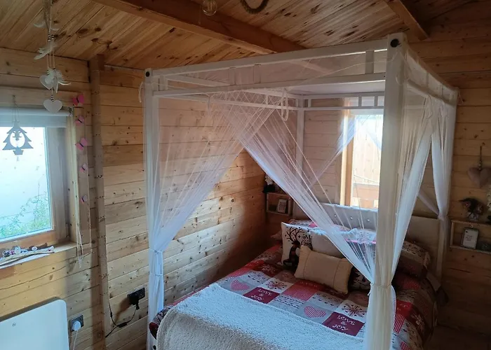 Luxury Log With Wood Fired Hot Tub Шале Мовилл