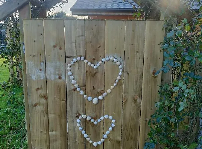 Шале Luxury Log With Wood Fired Hot Tub *