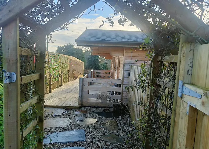 Шале Luxury Log With Wood Fired Hot Tub Мовилл